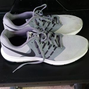 Nike Run Swift running shoes. Sz 11 Mens
